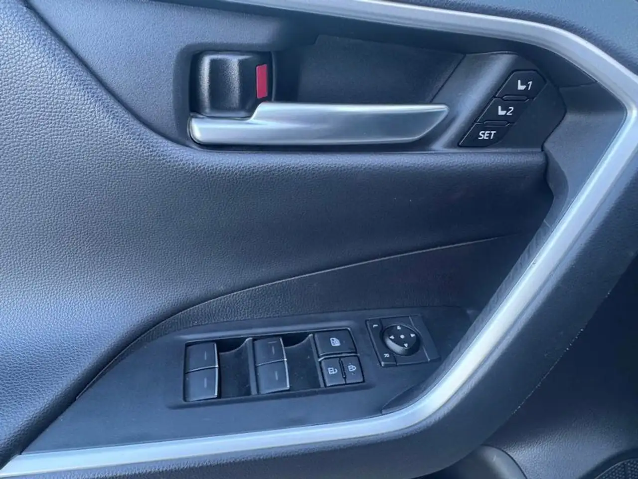 Toyota RAV 4 снимка Toyota RAV 4