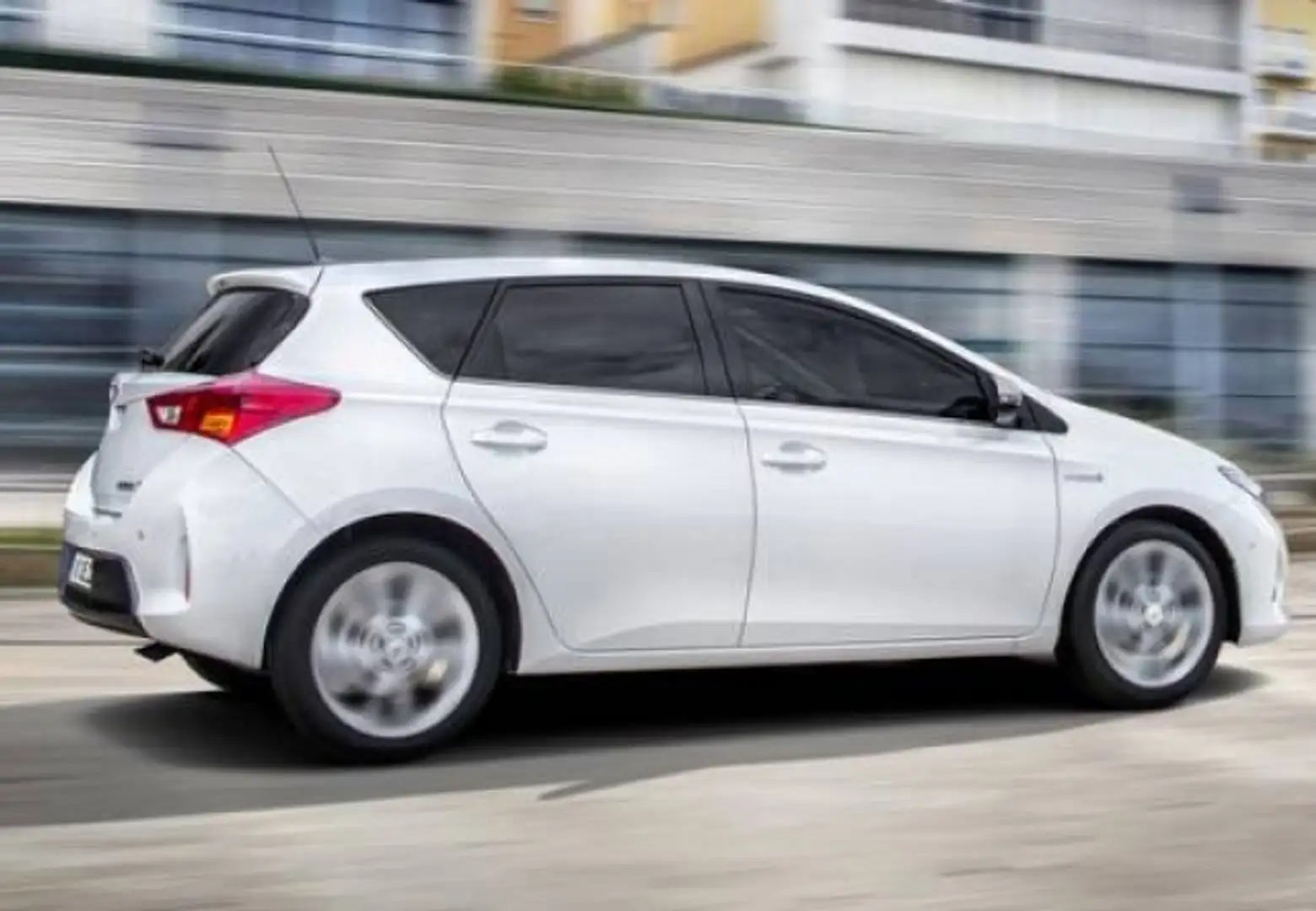 Toyota Auris 1.8h Active eco 5p Oro - 2