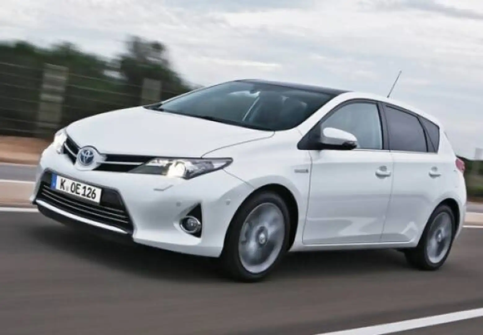 Toyota Auris 1.8h Active eco 5p Oro - 1