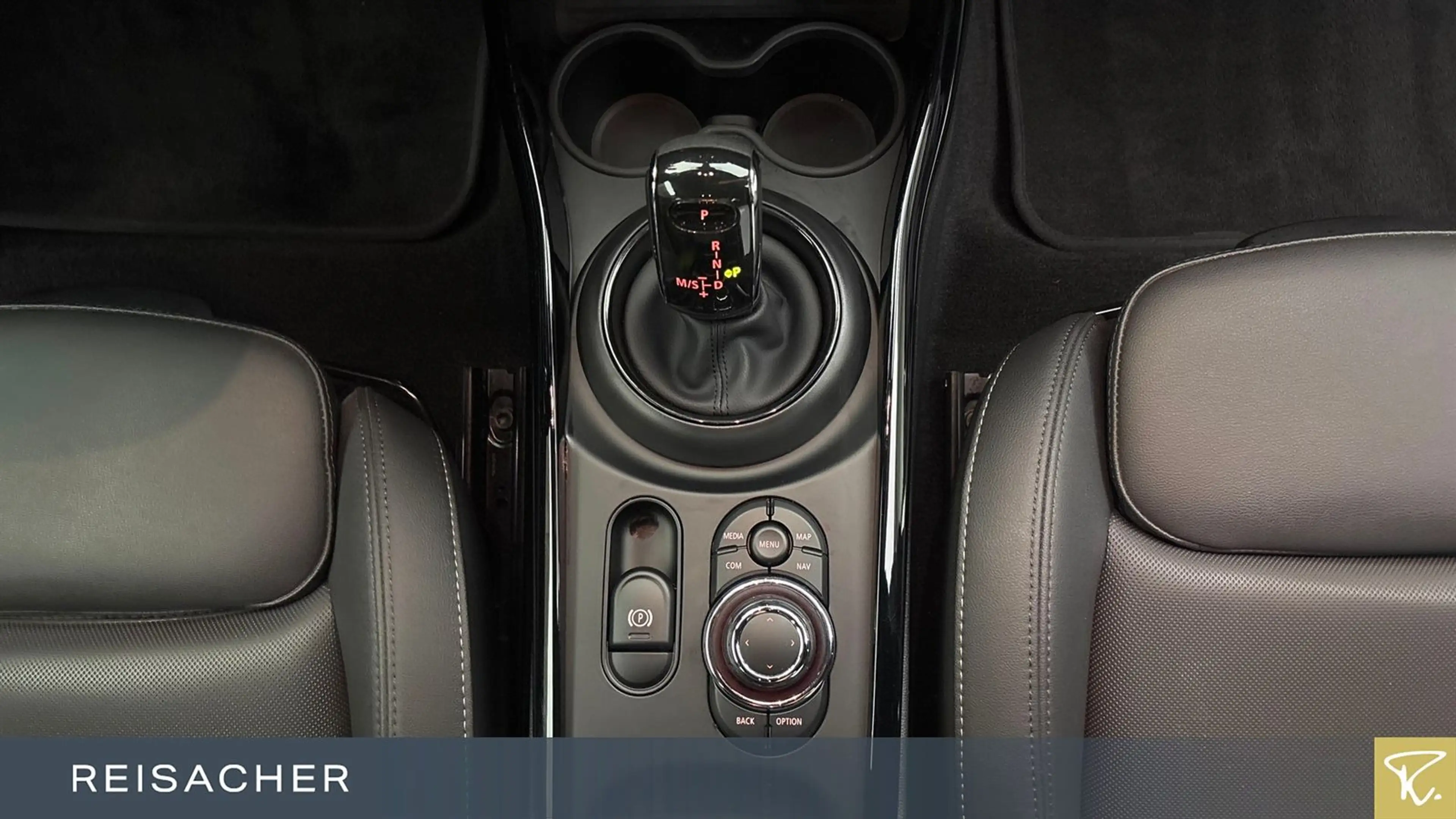 MINI Cooper Clubman Classic-Trim DKG Navi RFK SH SSV — photo 11
