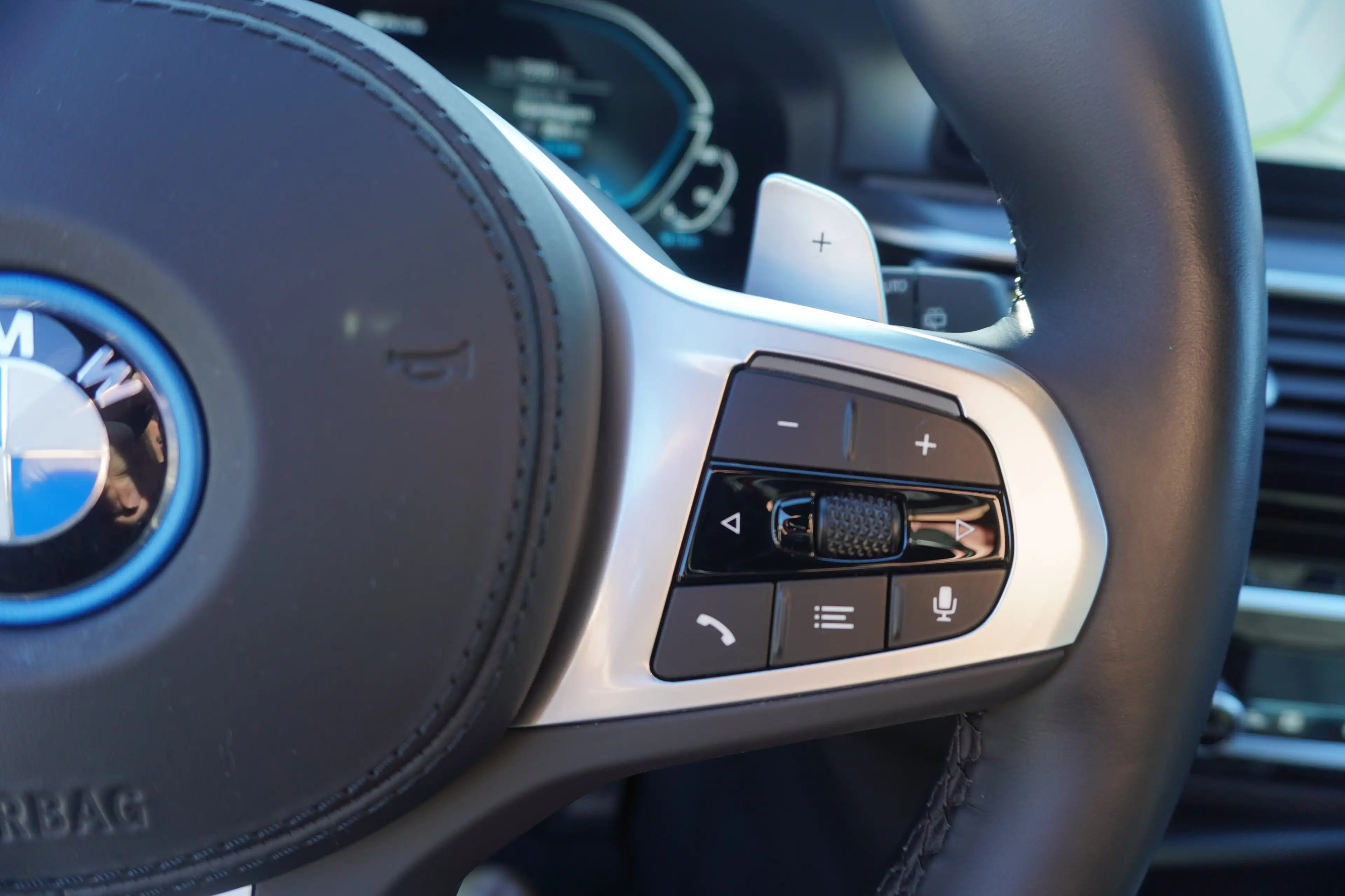 BMW 530 e xDrive Touring — photo 13