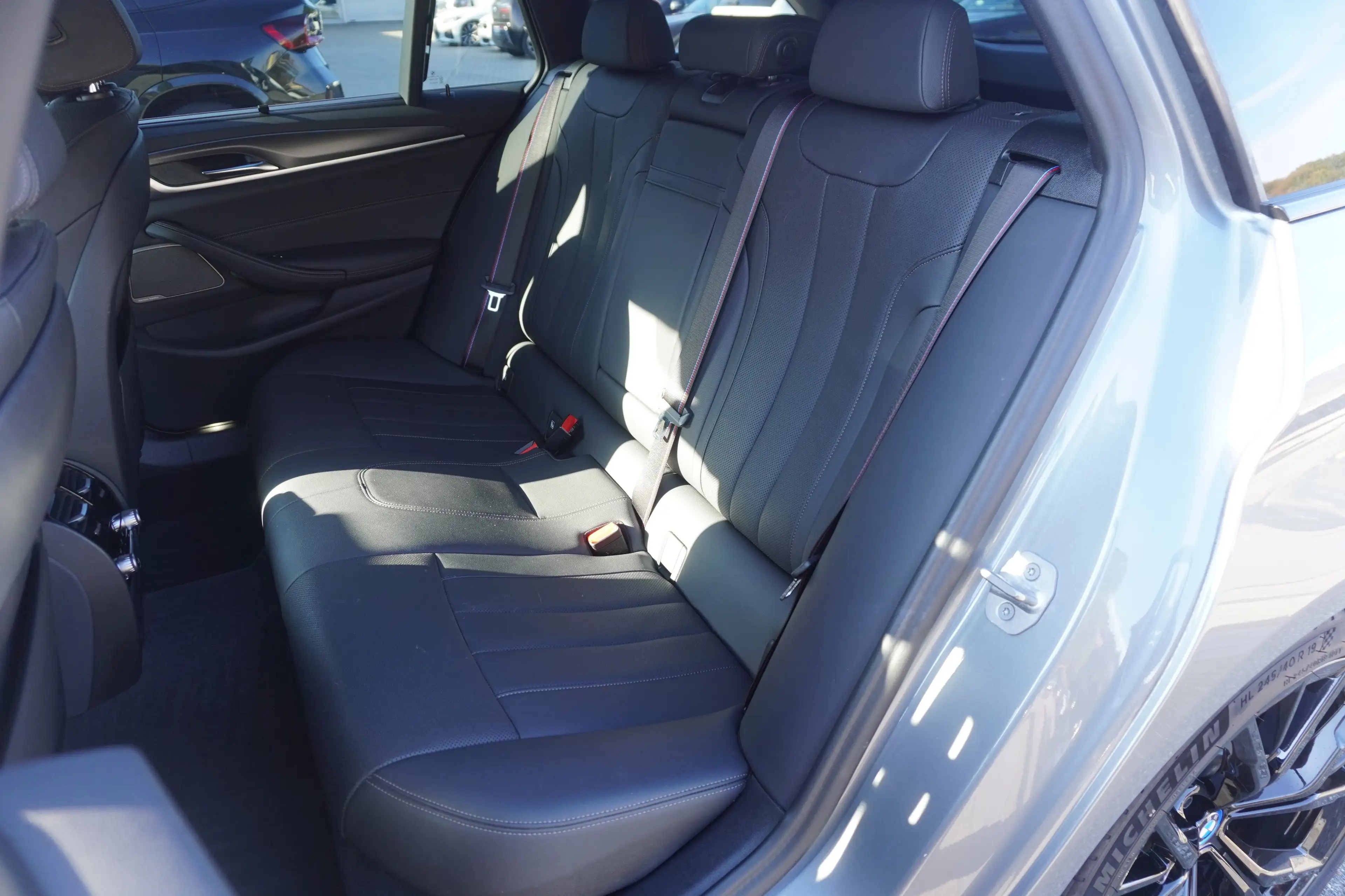 BMW 530 e xDrive Touring — photo 11