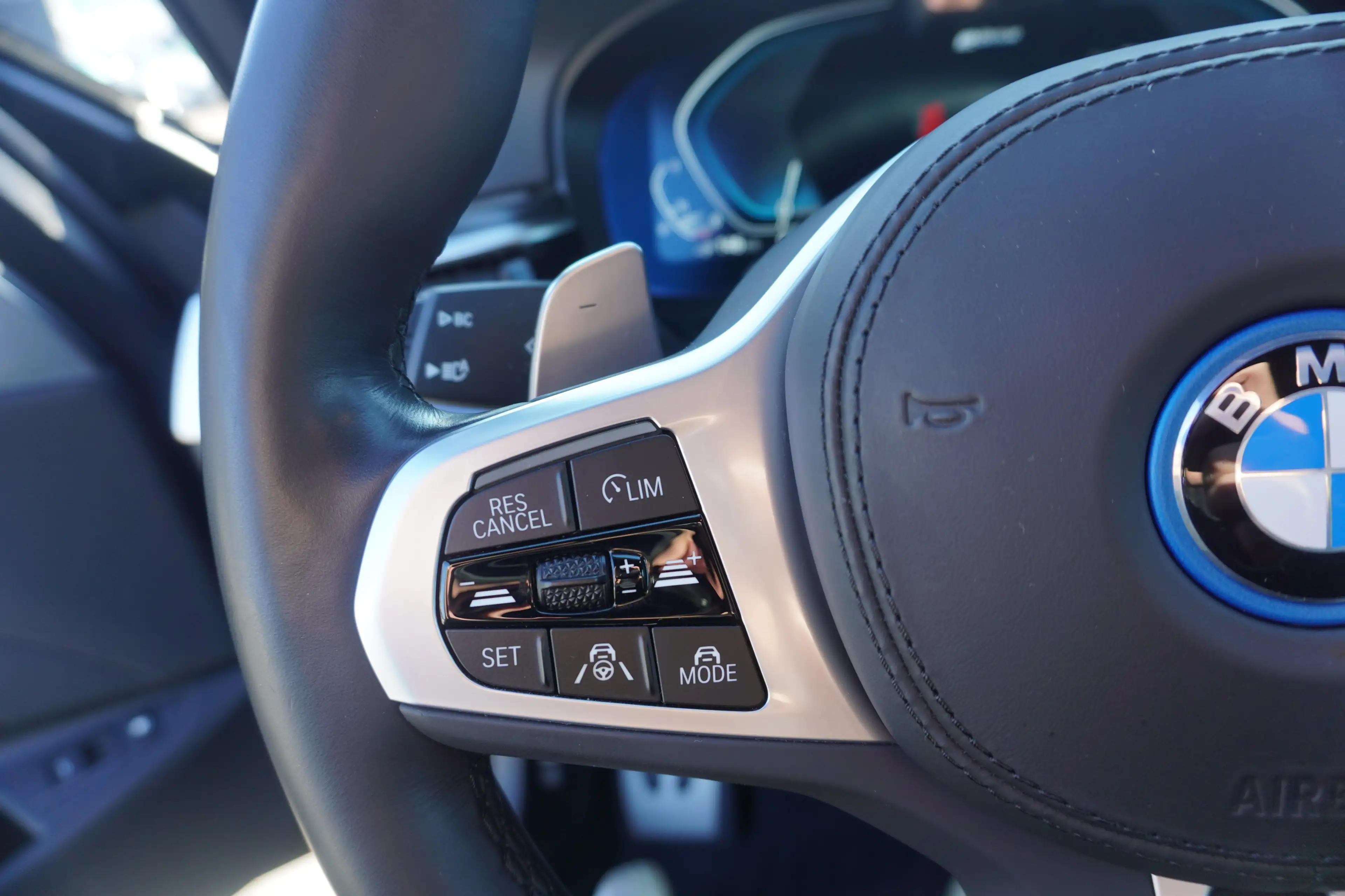 BMW 530 e xDrive Touring — photo 12