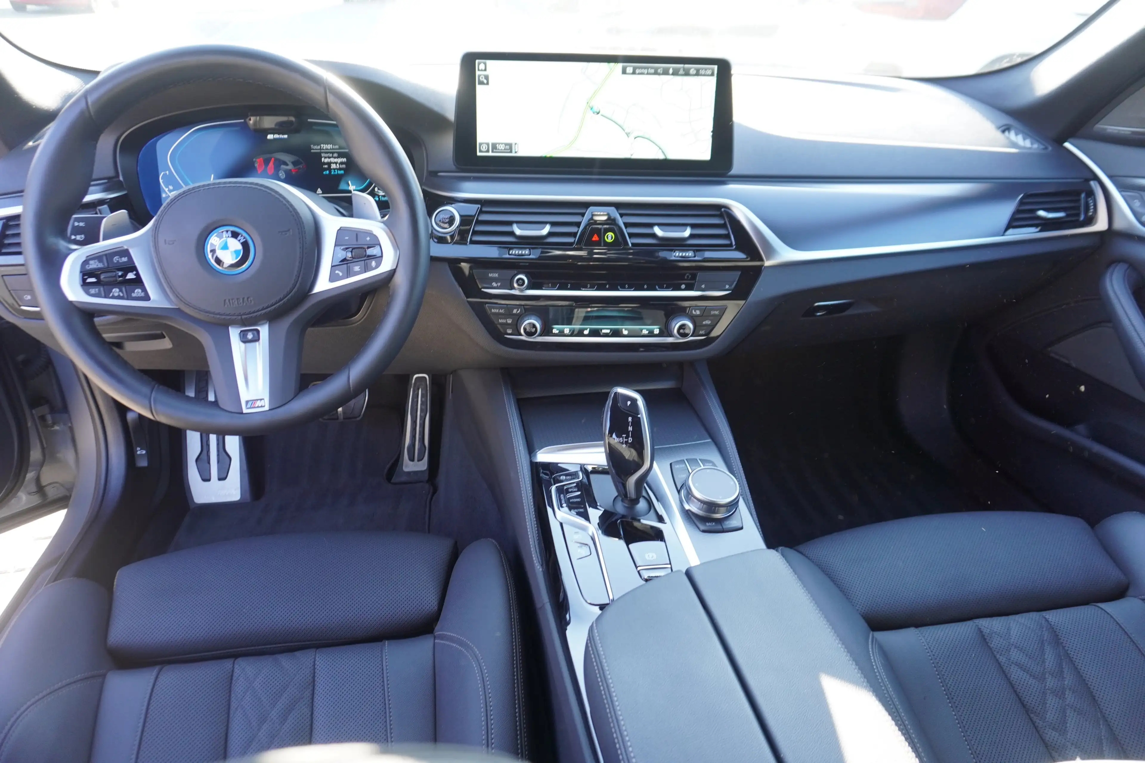 BMW 530 e xDrive Touring — photo 14