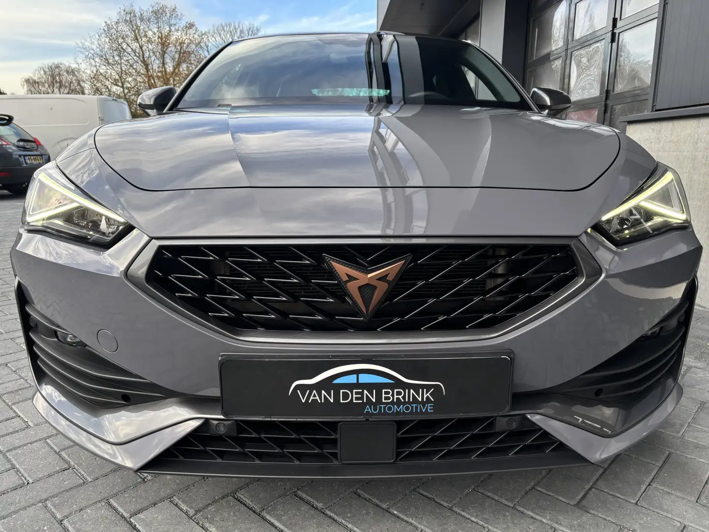 CUPRA Leon 1.4 e-Hybrid VZ Pano Grijs - 2