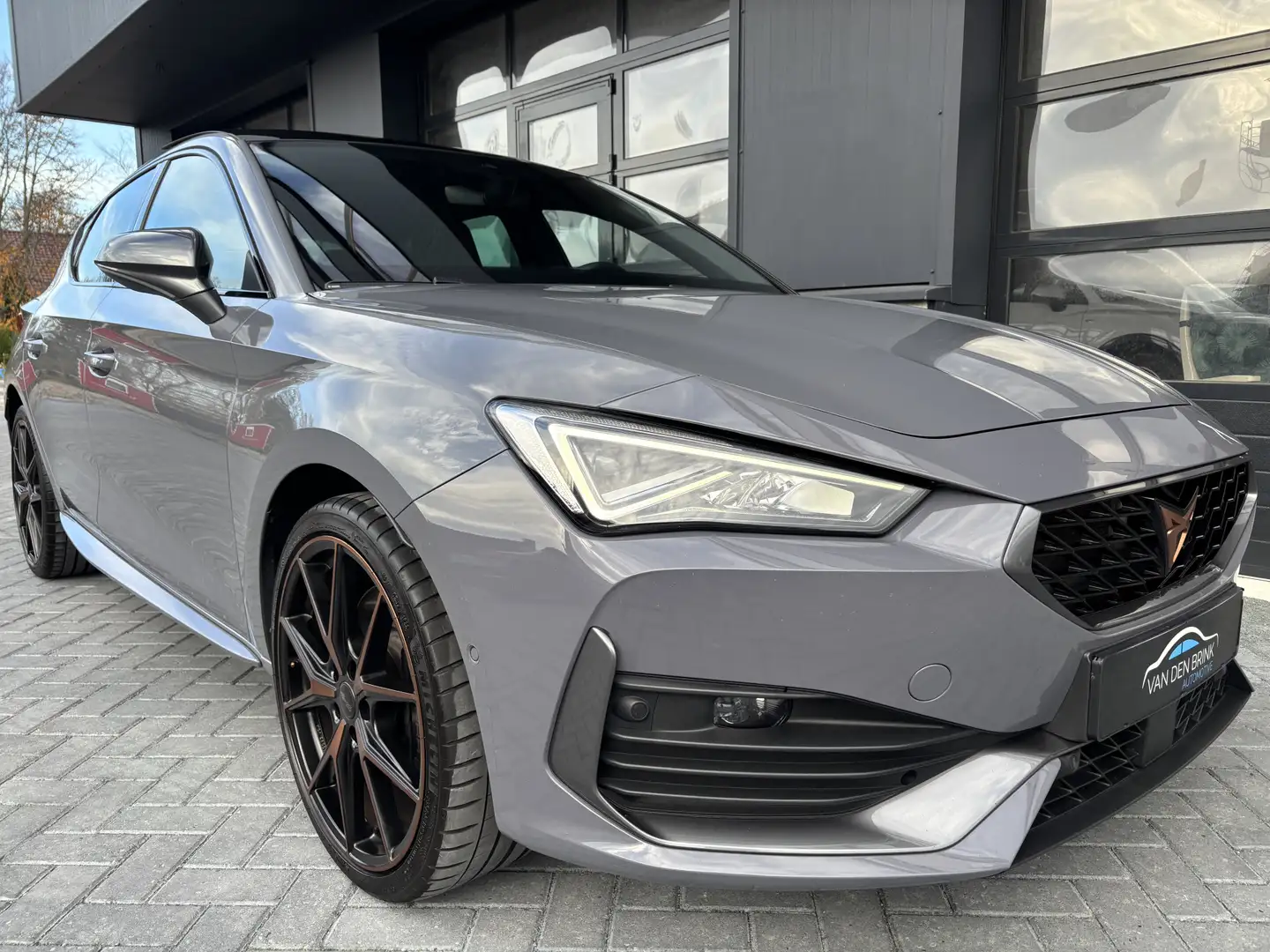CUPRA Leon 1.4 e-Hybrid VZ Pano Grijs - 1