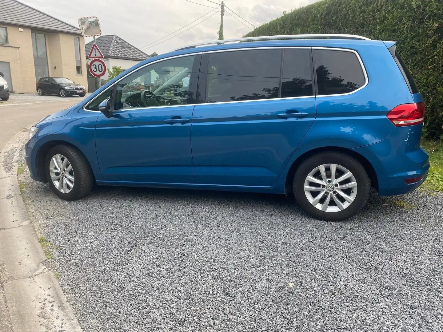 Volkswagen Touran 1.6 TDi SCR Highline DSG Blue - 2