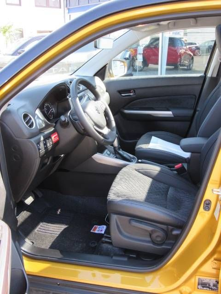 Suzuki Vitara 1,4 Hybrid 6AT 4x4 Comfort+"black&yellow" — photo 12