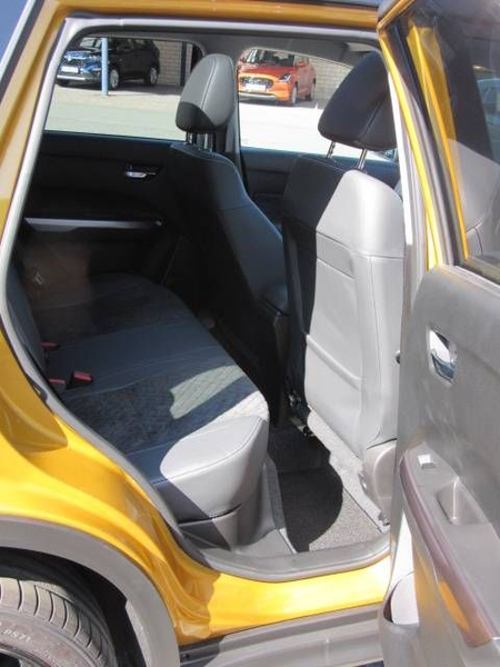 Suzuki Vitara 1,4 Hybrid 6AT 4x4 Comfort+"black&yellow" — photo 15