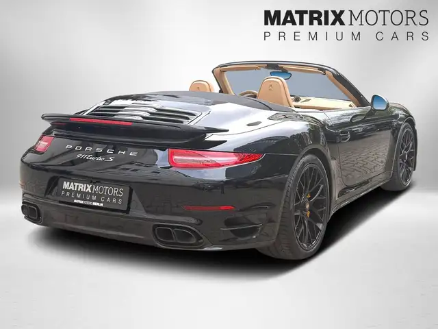 Porsche 911 view 2
