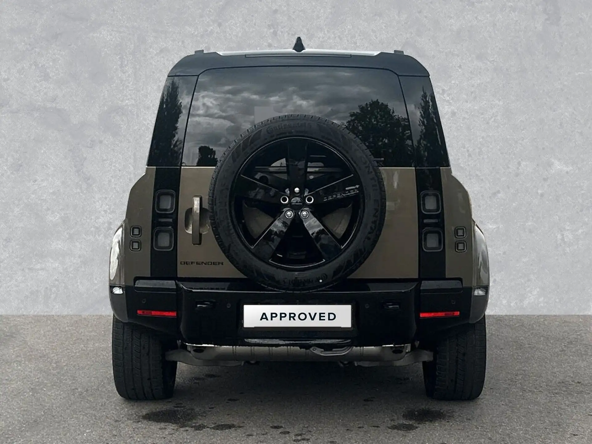 Land Rover Defender P300e 2026 실버 사진 5