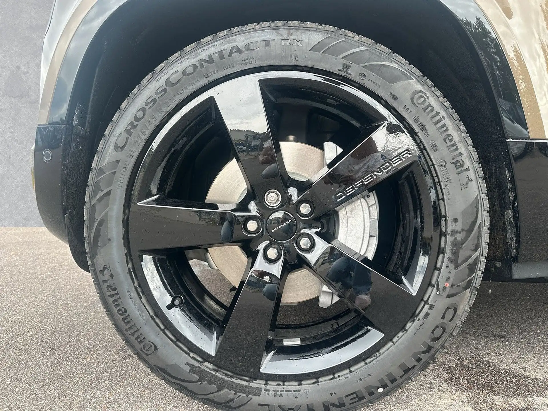Land Rover Defender P300e 2026 실버 사진 6