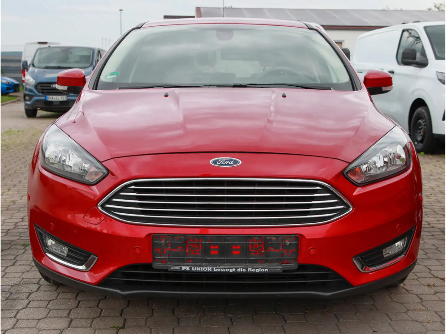 Ford Focus Titanium 1.0l EcoBoost NAVI LENKRADHZ. Rouge - 2