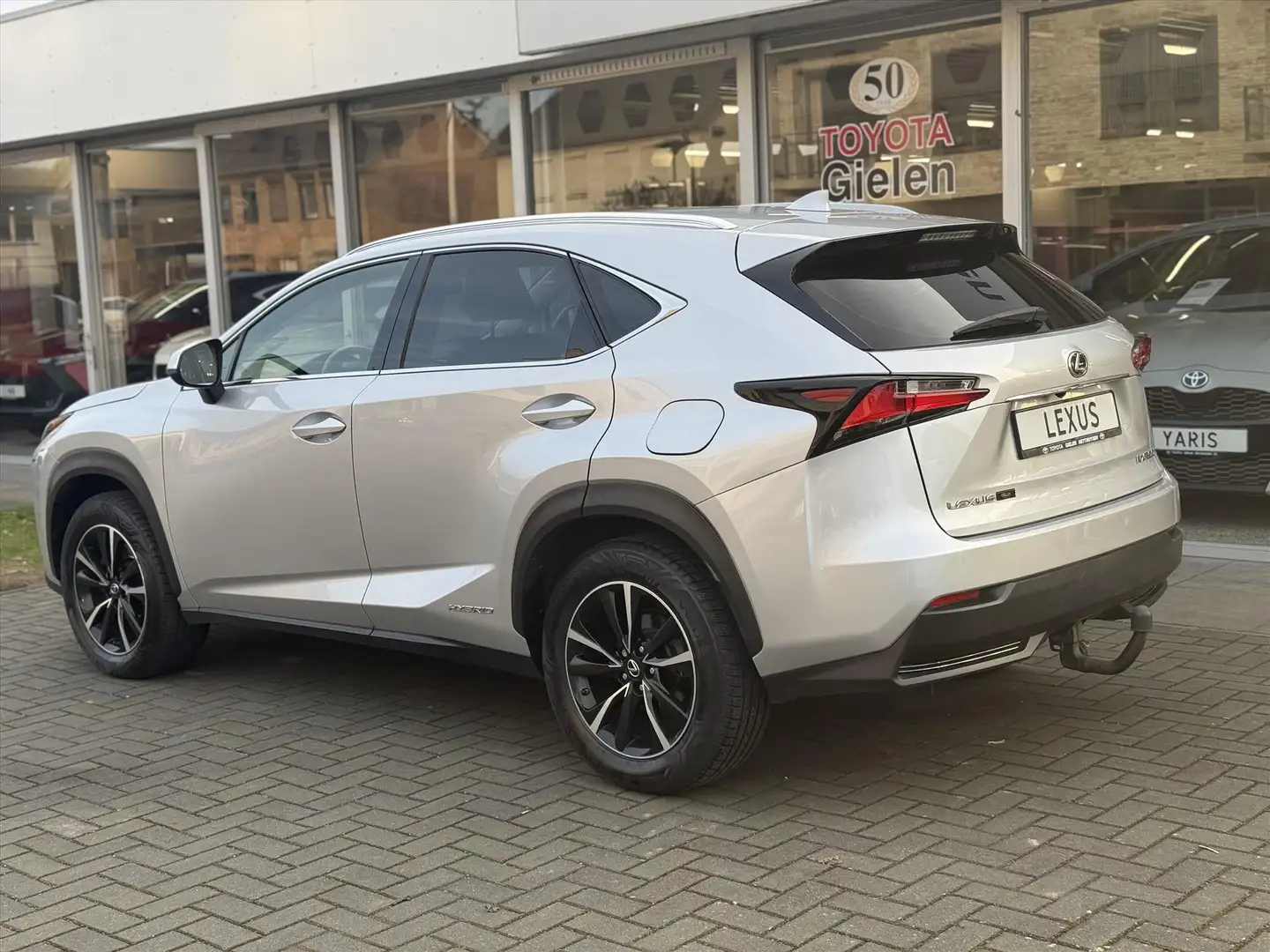 Lexus NX 300h AWD 25th Edition | Trekhaak, Adaptive cruise contr Šedá - 2