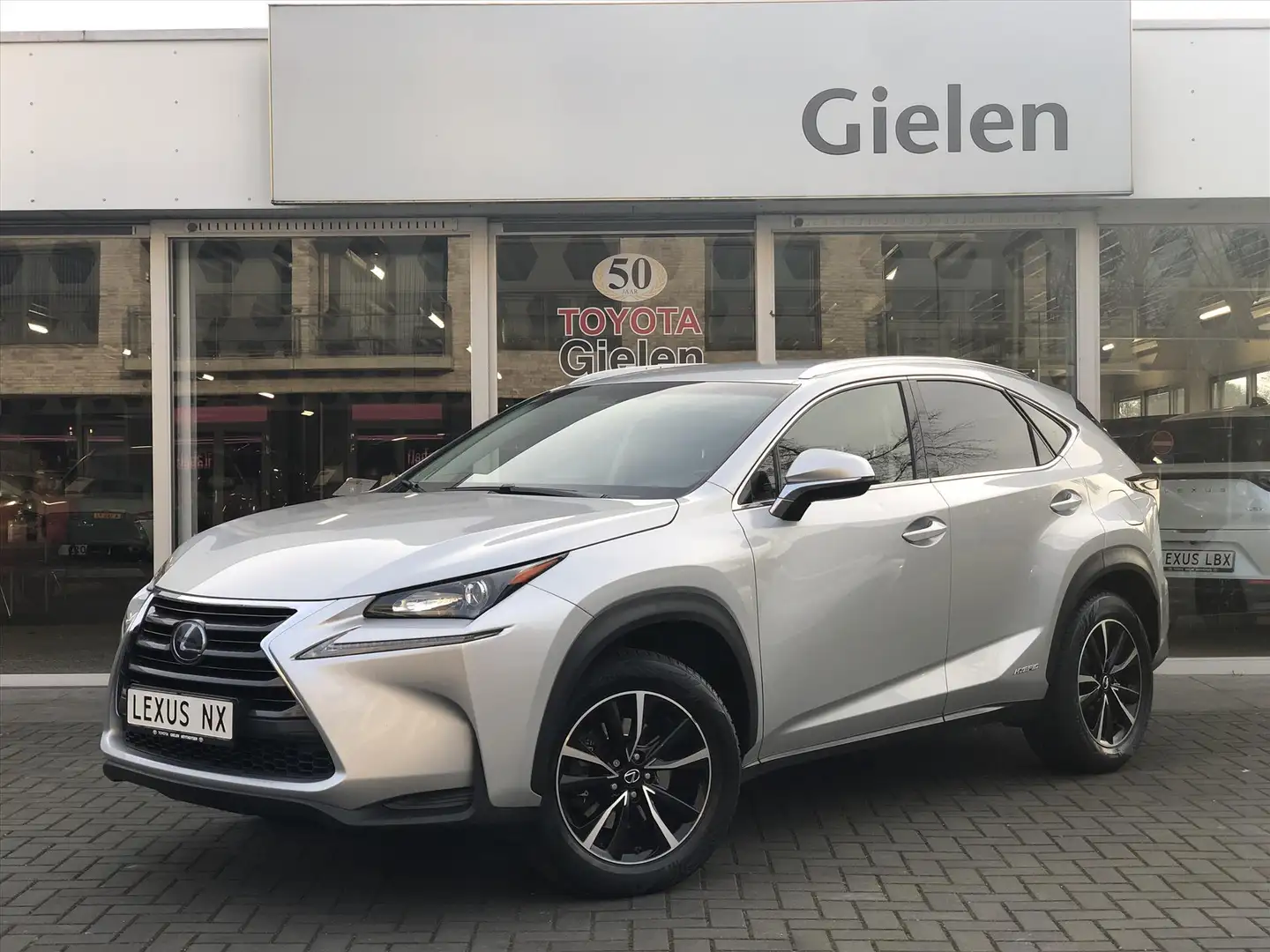 Lexus NX 300h AWD 25th Edition | Trekhaak, Adaptive cruise contr Šedá - 1