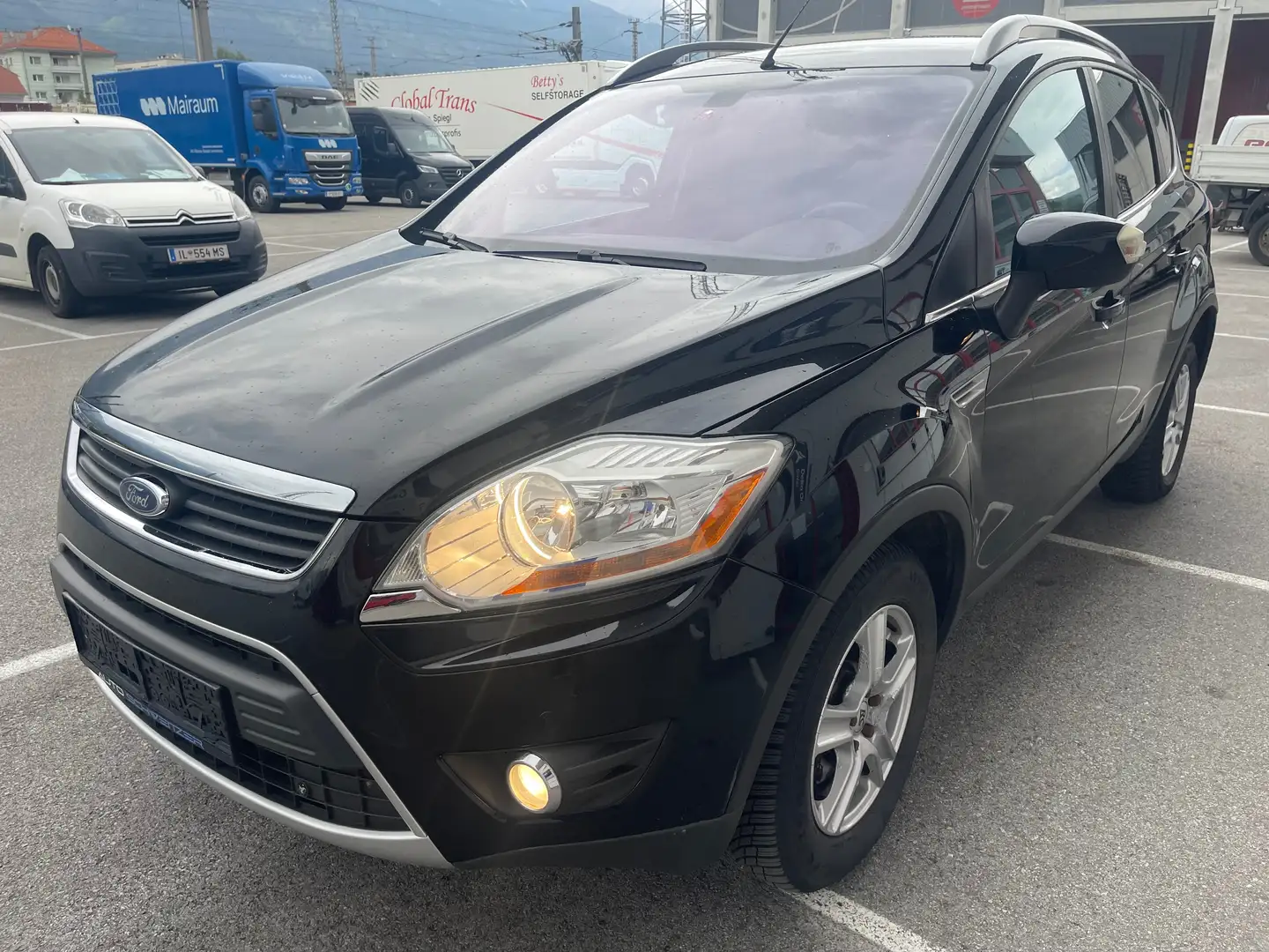 Ford Kuga TITAN 4WD 2,0TD Noir - 1