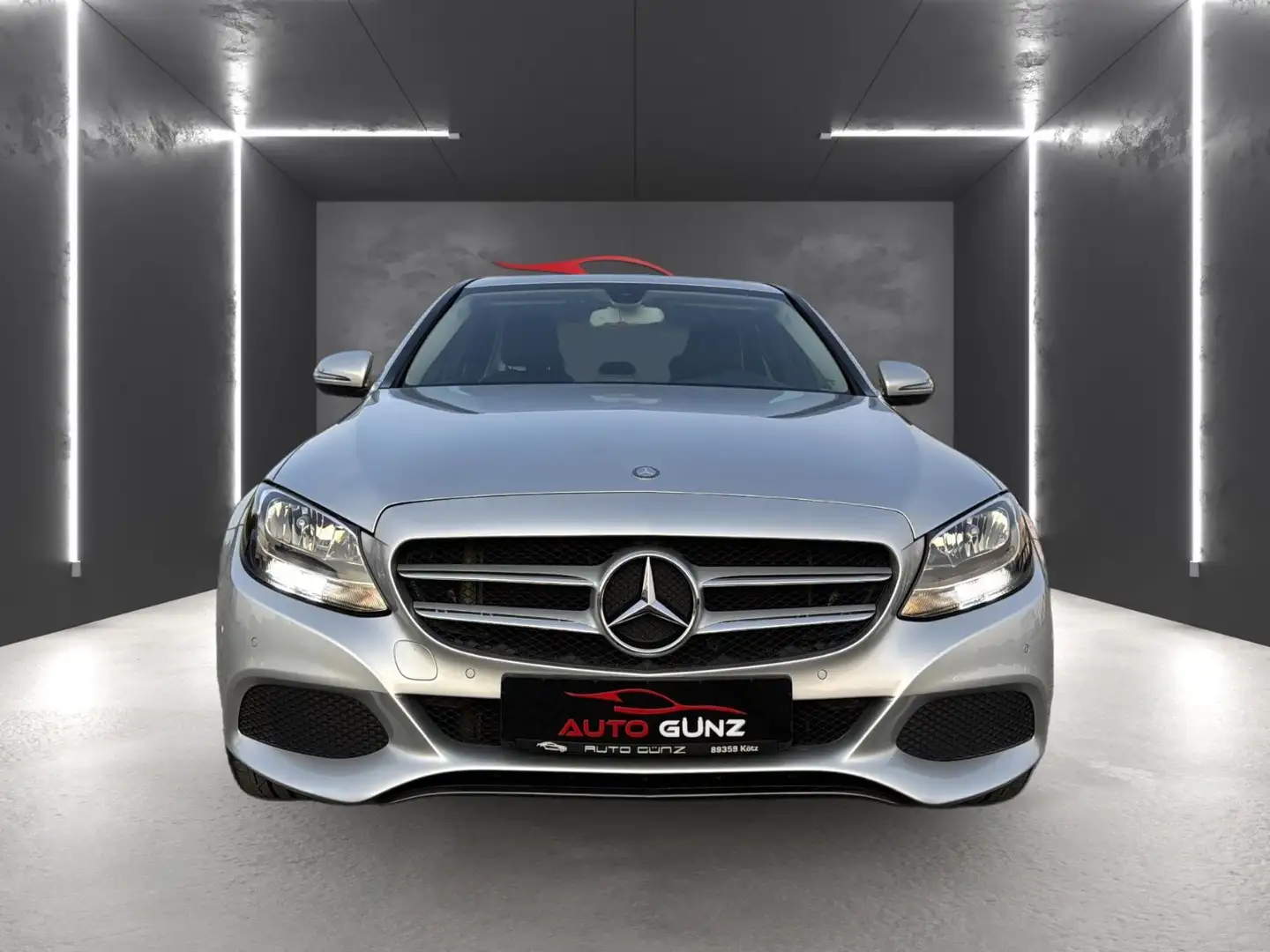 Mercedes-Benz C 180 CGI Avantgarde Lim. Aut. *Navi-AHK* Argent - 2