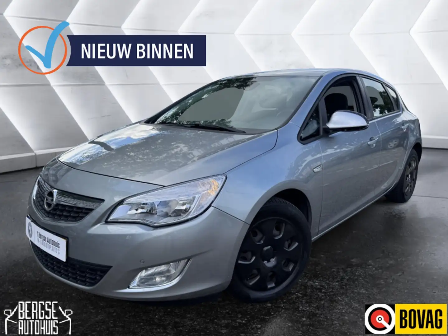 Opel Astra 1.6 Edition Pdc Airco Cruise Trekhaak Grijs - 1