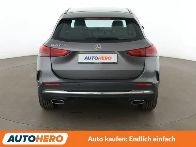 Mercedes-Benz GLA view 5