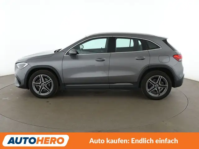 Mercedes-Benz GLA view 3