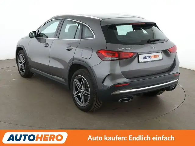 Mercedes-Benz GLA view 4