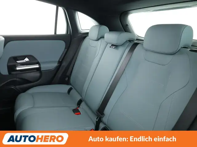Mercedes-Benz GLA view 14