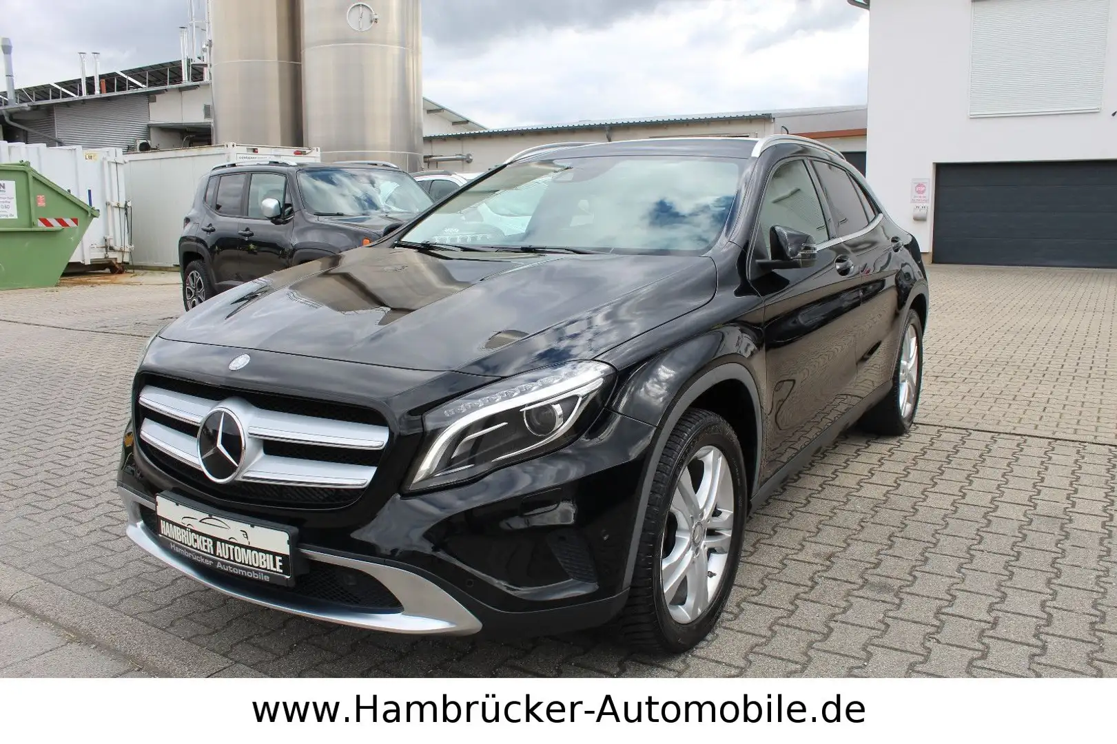 Mercedes-Benz GLA 200 ~1.Hand~Distronic~Navi~Bi-Xenon~R.Kamera Schwarz - 2