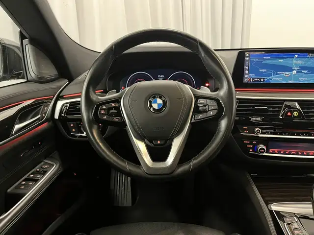BMW 6 Series view 11