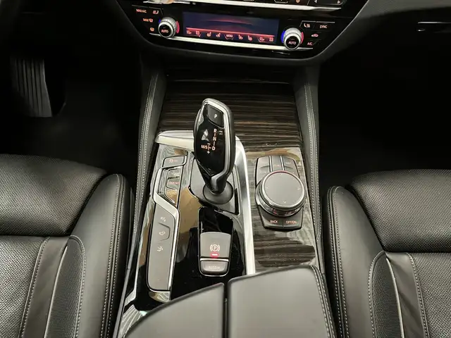 BMW 6 Series view 13