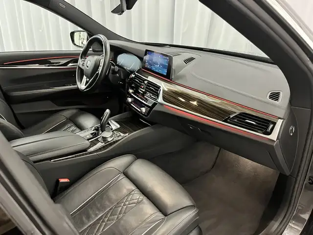 BMW 6 Series view 9