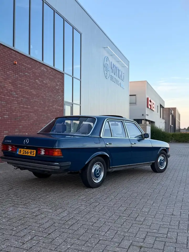 Mercedes-Benz E 230, foto 2