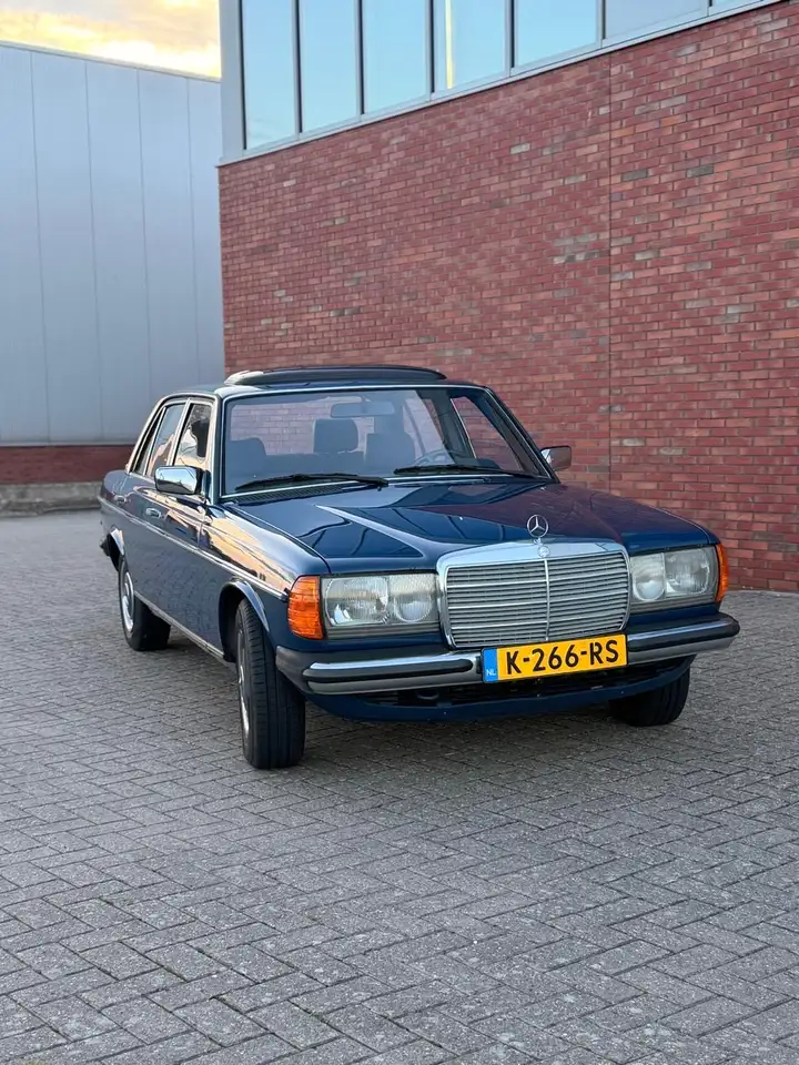 Mercedes-Benz E 230, foto 1