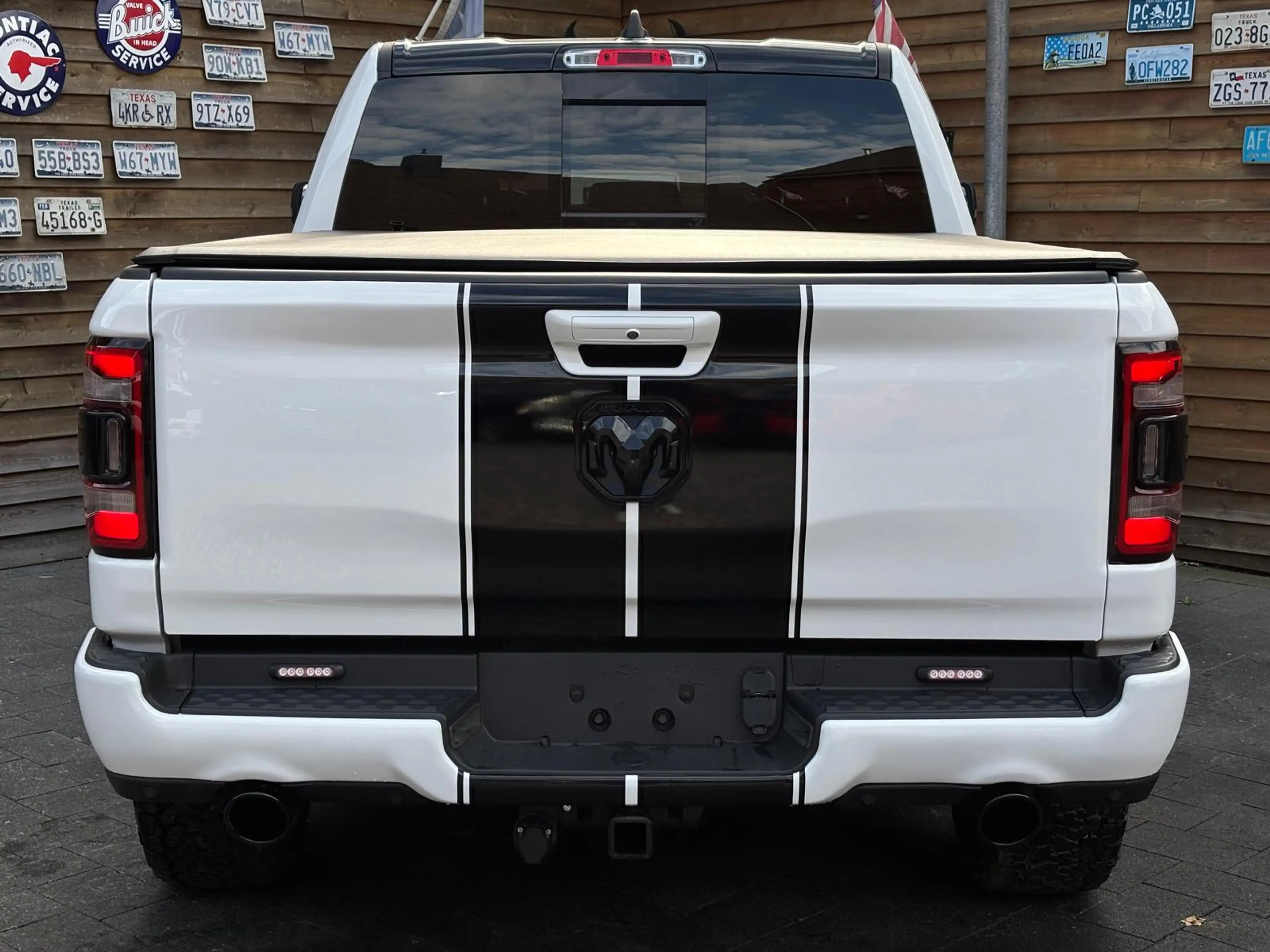 Dodge RAM 1500 Laramie 5.7L AHK Memory 4x4 LED — photo 13