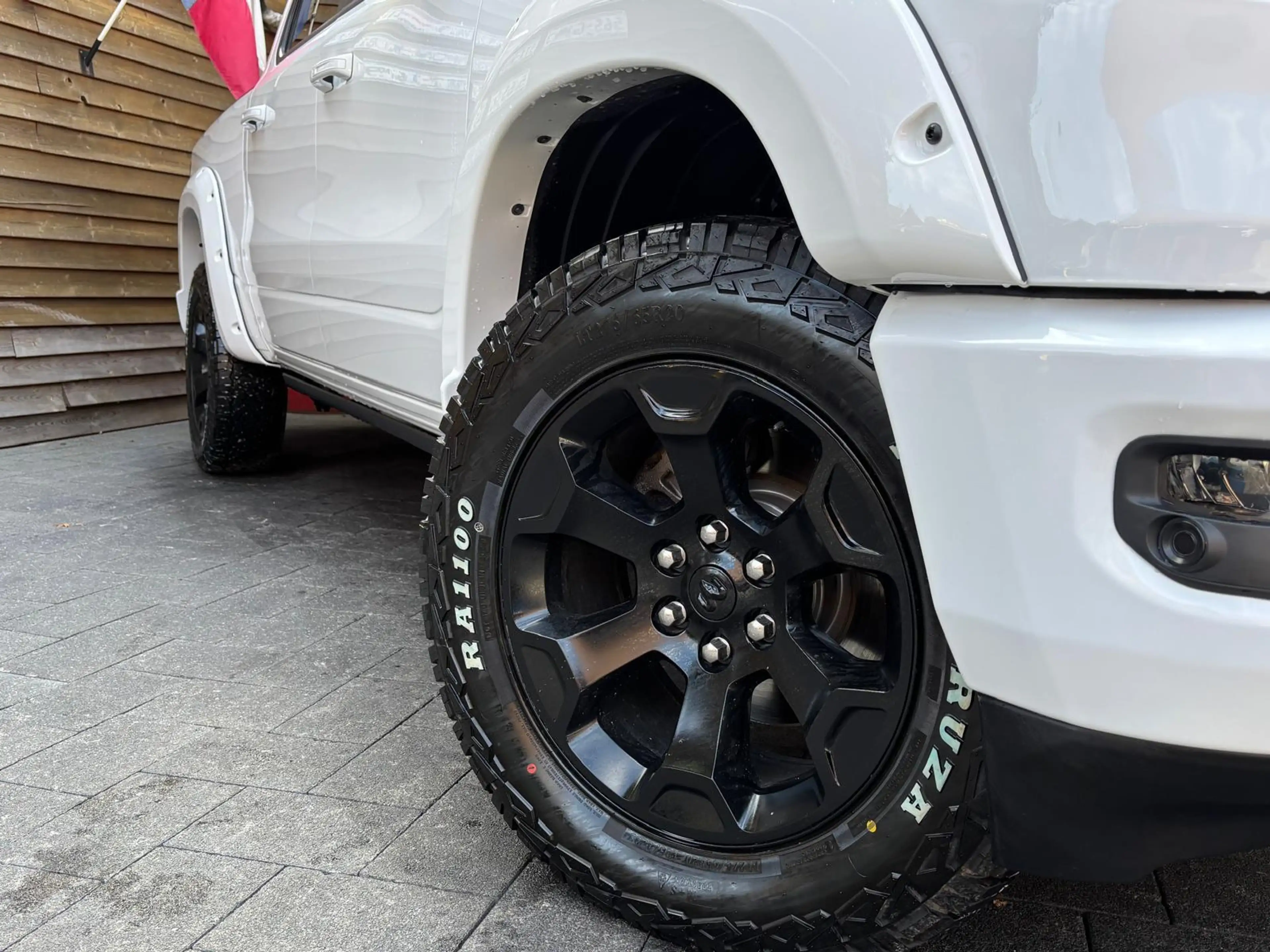 Dodge RAM 1500 Laramie 5.7L AHK Memory 4x4 LED — photo 3