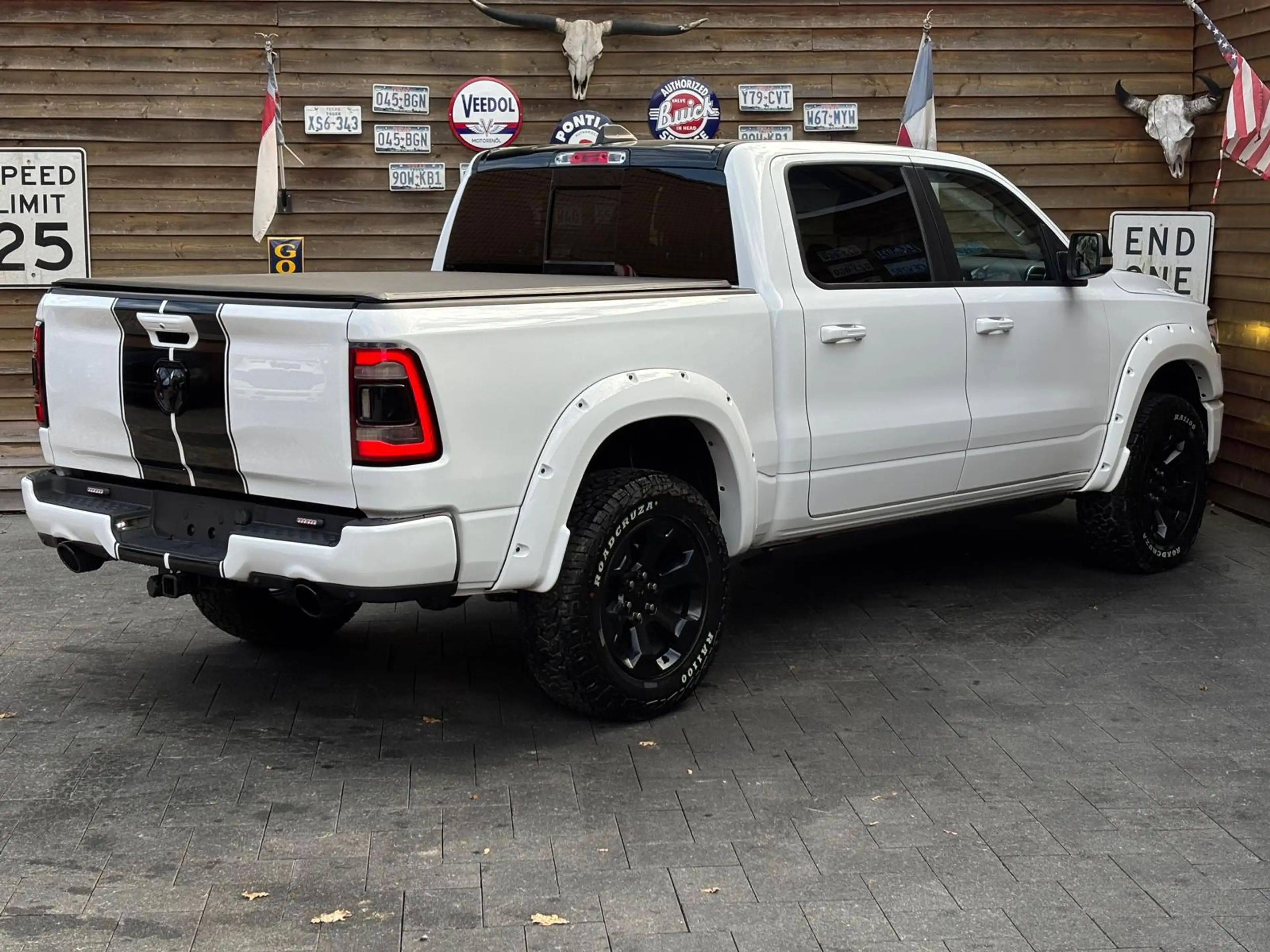 Dodge RAM 1500 Laramie 5.7L AHK Memory 4x4 LED — photo 15