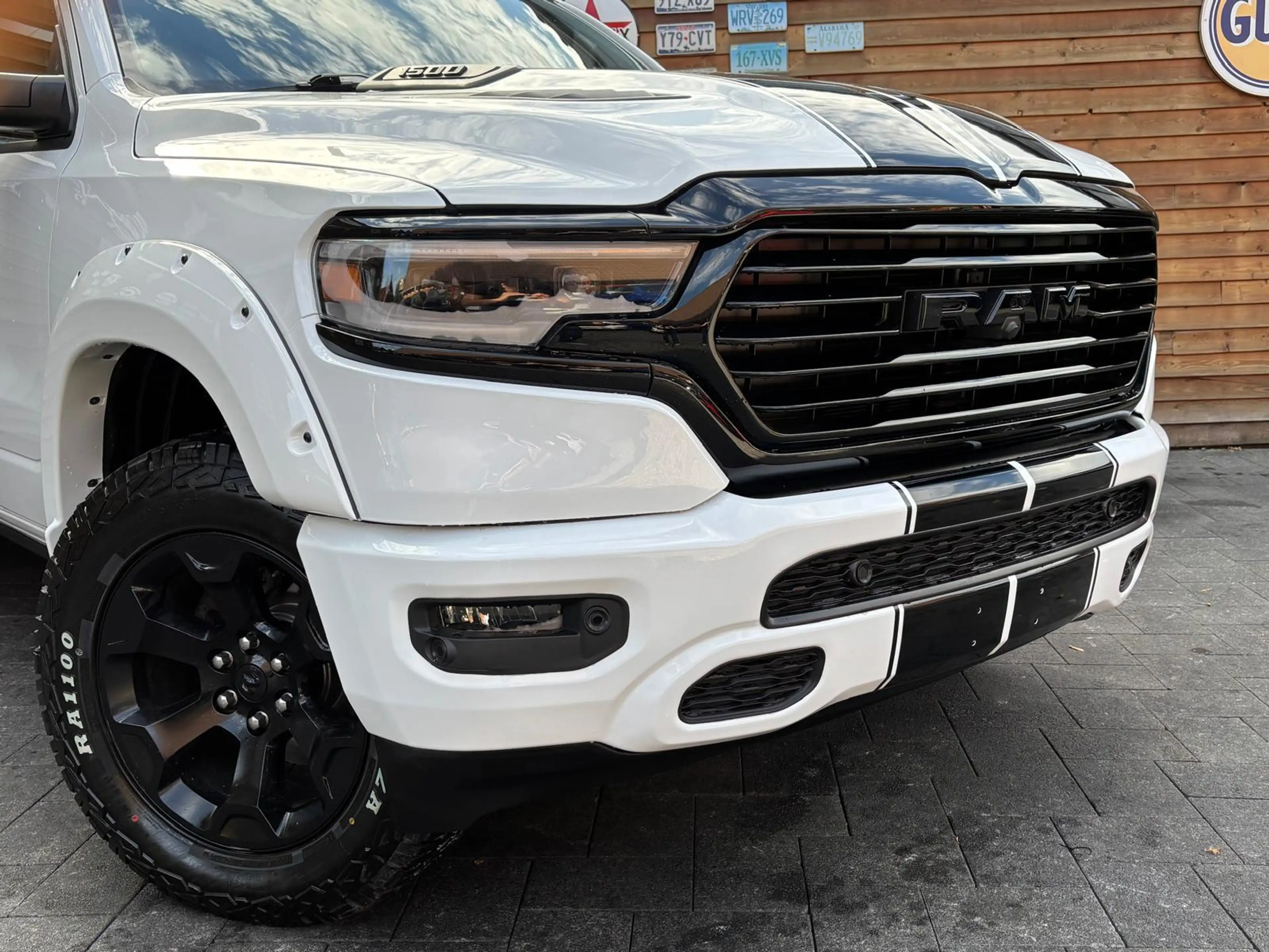 Dodge RAM 1500 Laramie 5.7L AHK Memory 4x4 LED — photo 4