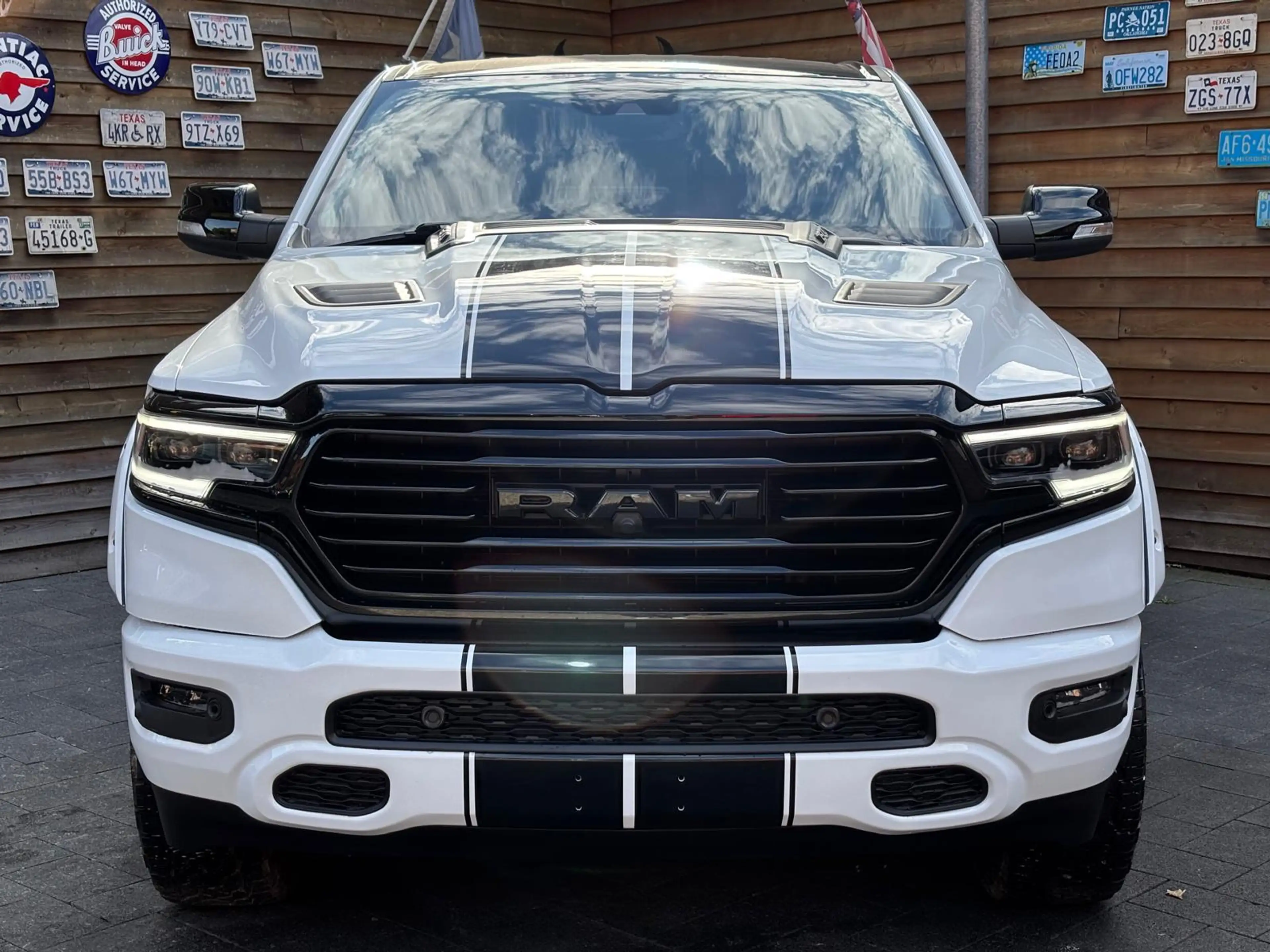 Dodge RAM 1500 Laramie 5.7L AHK Memory 4x4 LED — photo 5