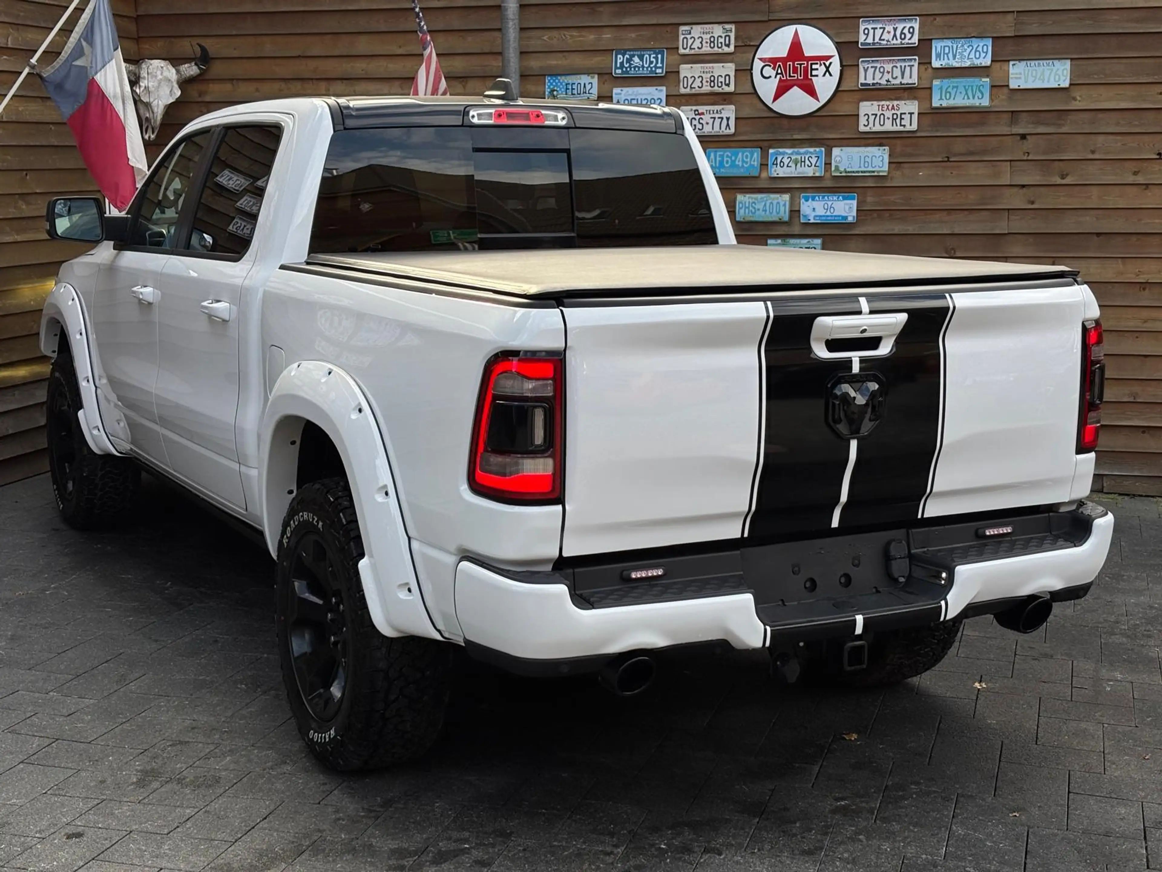 Dodge RAM 1500 Laramie 5.7L AHK Memory 4x4 LED — photo 12