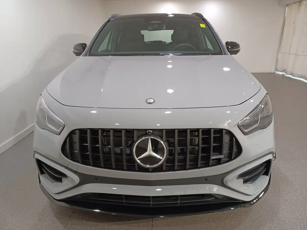 Mercedes-Benz GLA снимка Mercedes-Benz GLA