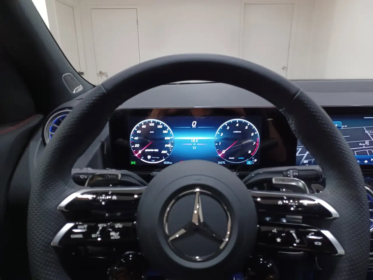 Mercedes-Benz GLA снимка Mercedes-Benz GLA