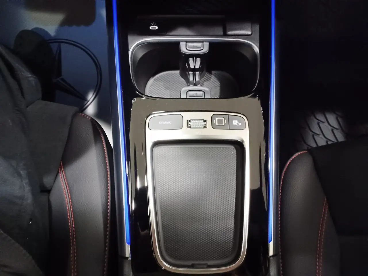Mercedes-Benz GLA снимка Mercedes-Benz GLA