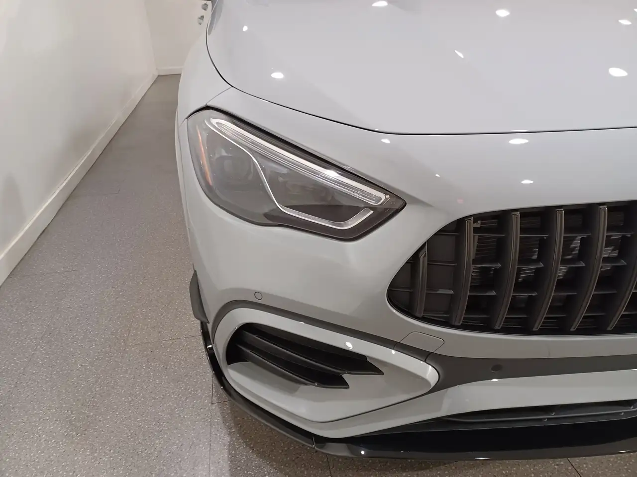 Mercedes-Benz GLA снимка Mercedes-Benz GLA