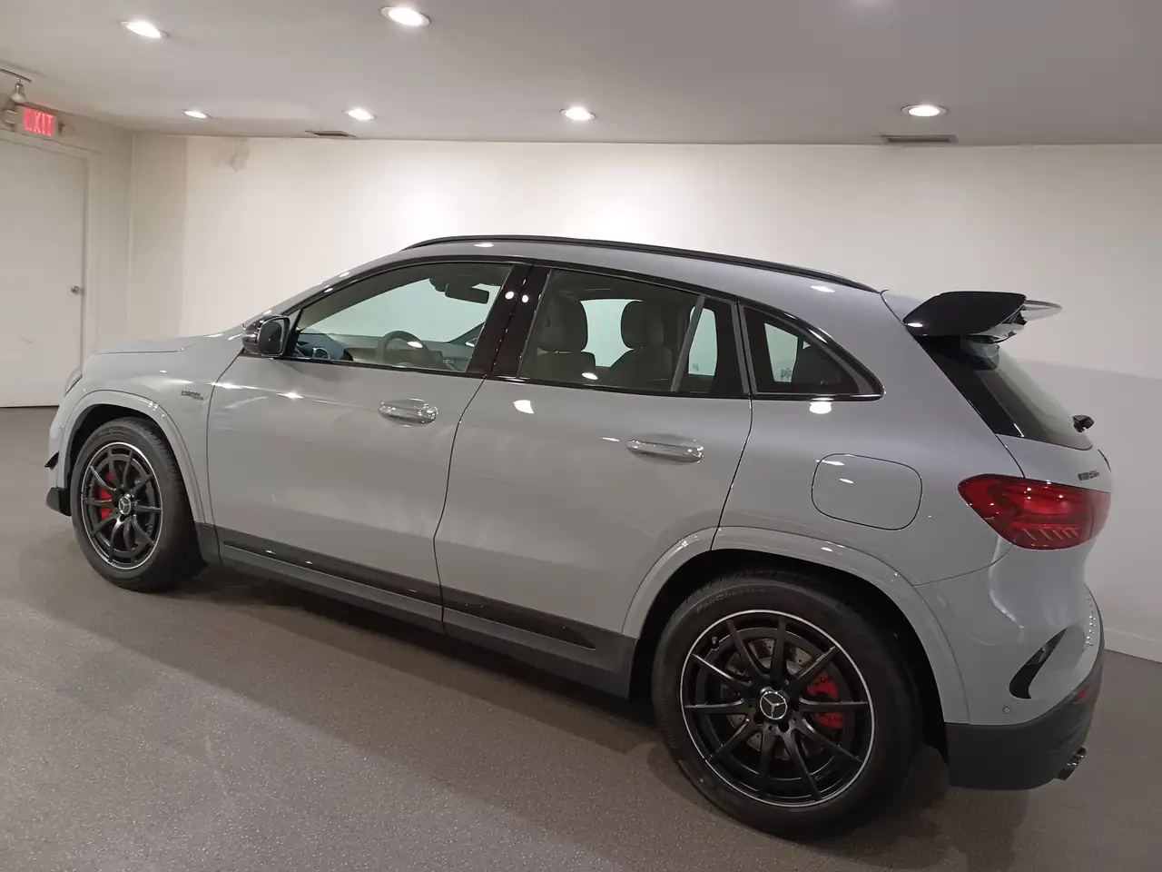Mercedes-Benz GLA снимка Mercedes-Benz GLA
