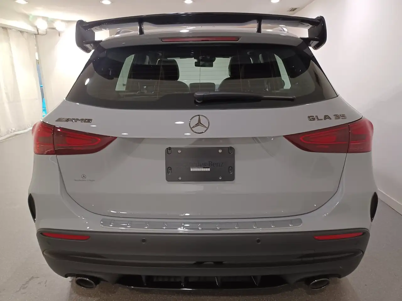 Mercedes-Benz GLA снимка Mercedes-Benz GLA