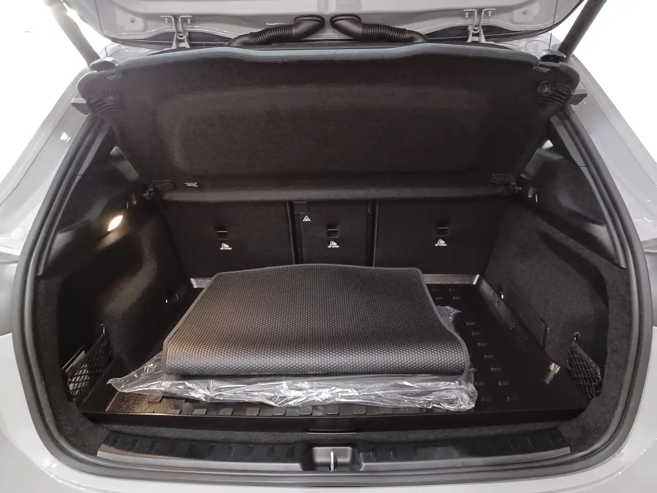 Mercedes-Benz GLA снимка Mercedes-Benz GLA