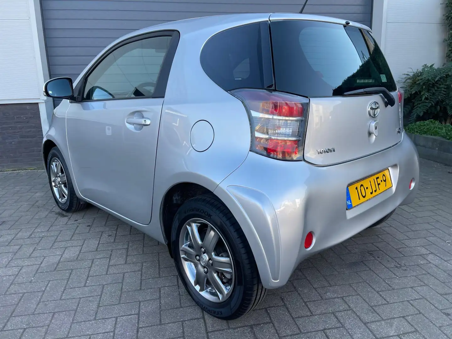 Toyota iQ 1.0 VVTi Aspiration/Automaat/Keyless/Navi/AUX/Clim Šedá - 2