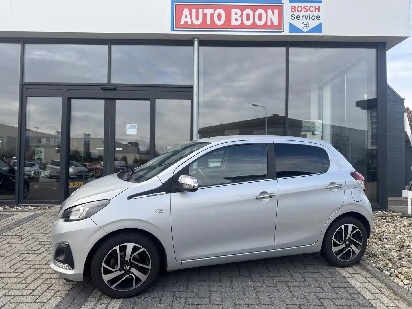 Peugeot 108 1.0VTi ALLURE : P-CAM/KEYLESS/NAVI/LMV/P-GLAS/ CLI Gris - 1