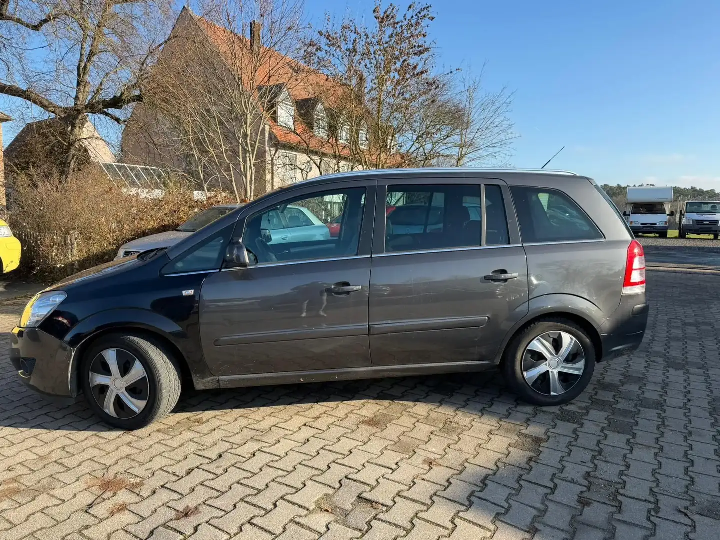 Opel Zafira B Automatik 7-Sitzer TÜV 04/2027 Grau - 2