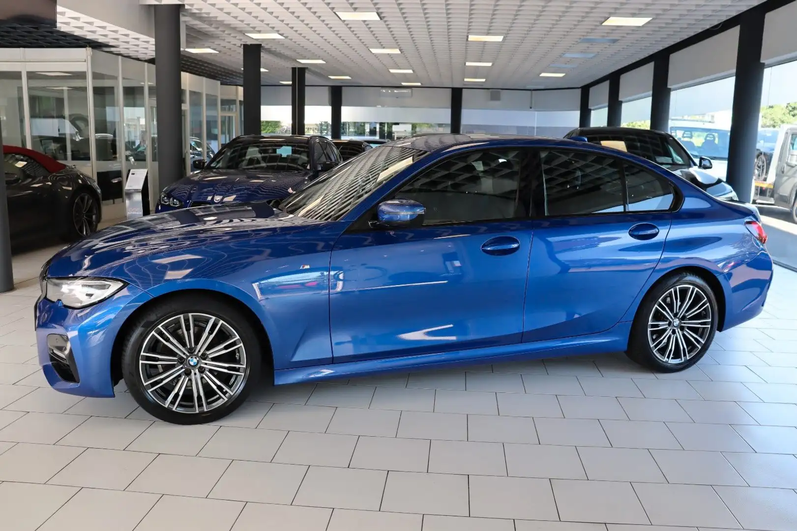 BMW 320 d Lim. M Sport Shadow-Line LED|W-LAN|SHZ|DTC Blauw - 2