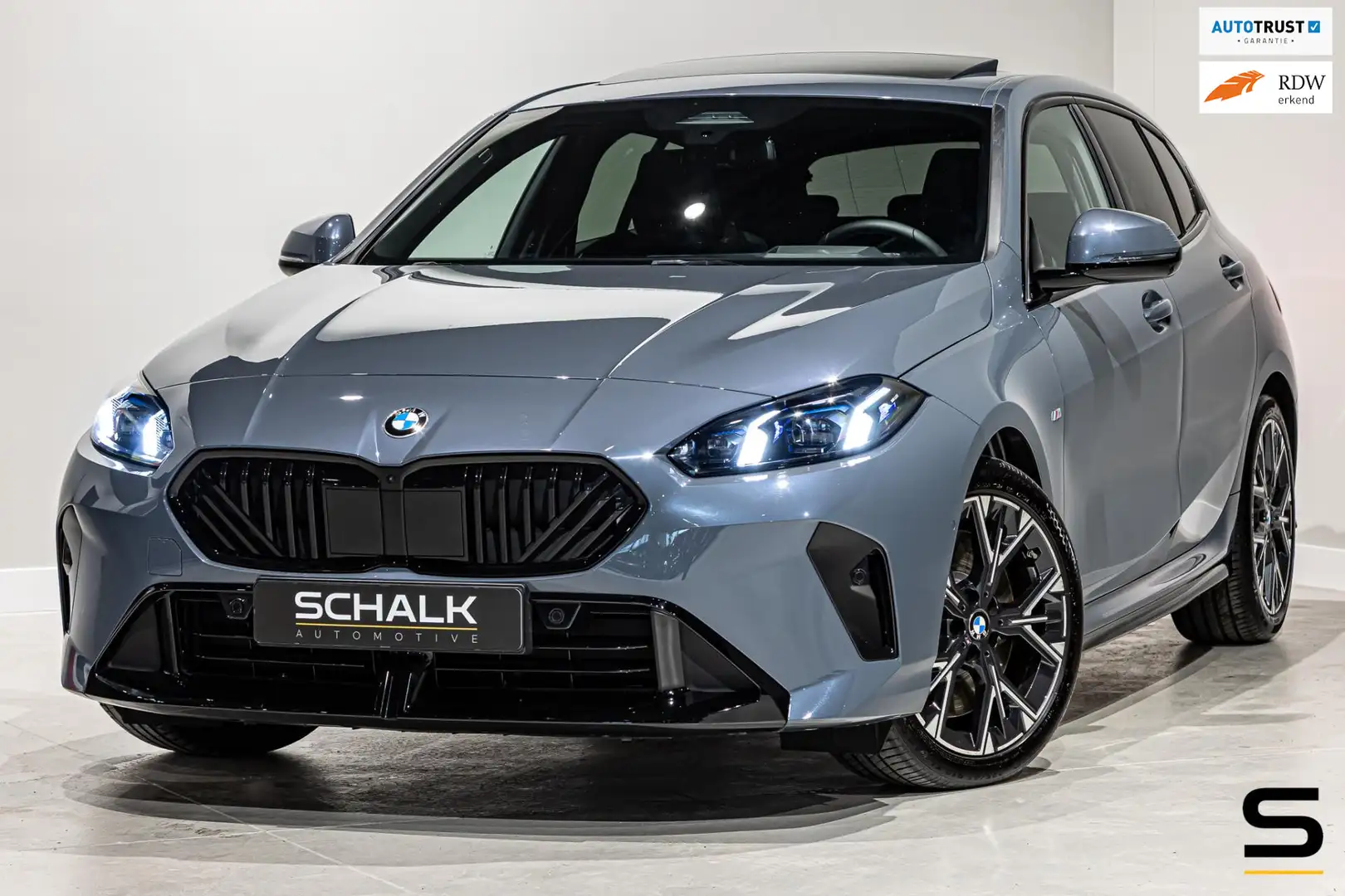 BMW 120 1-serie M Sport Pro|Pano|HUD|Cam|M-rem|Fabrieksgar Grijs - 1